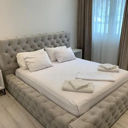 Delfin * Sarandë