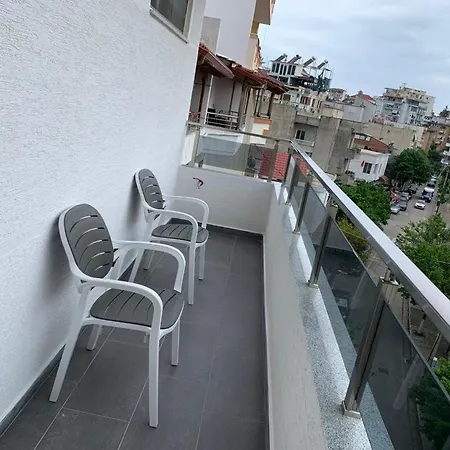 Delfin Sarandë
