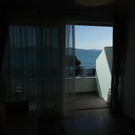 Delfin * Sarandë