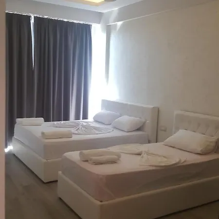Delfin Sarandë